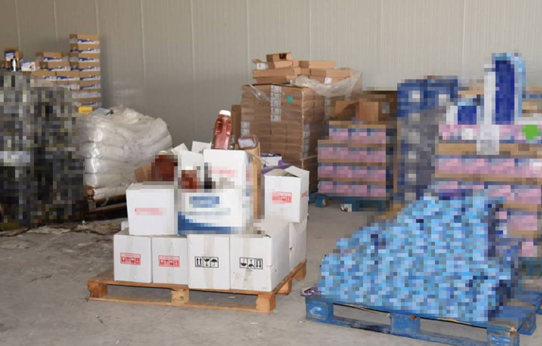 O kentte 17 ton çürümüş et ele geçirildi! Restoranlara satmak üzereyken yakalandılar 13